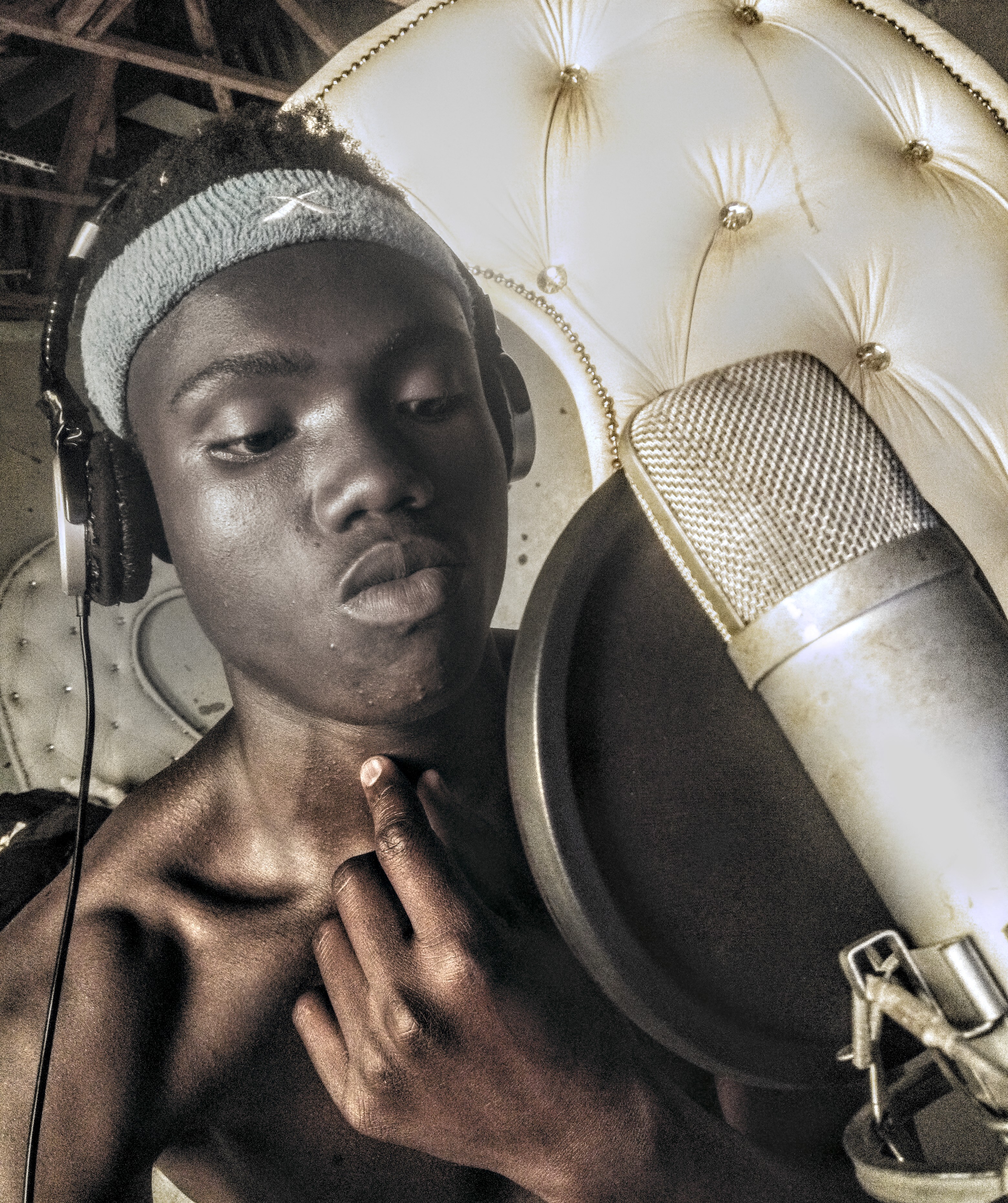 Young jay - Ndi kale 2 Featuring Black kid