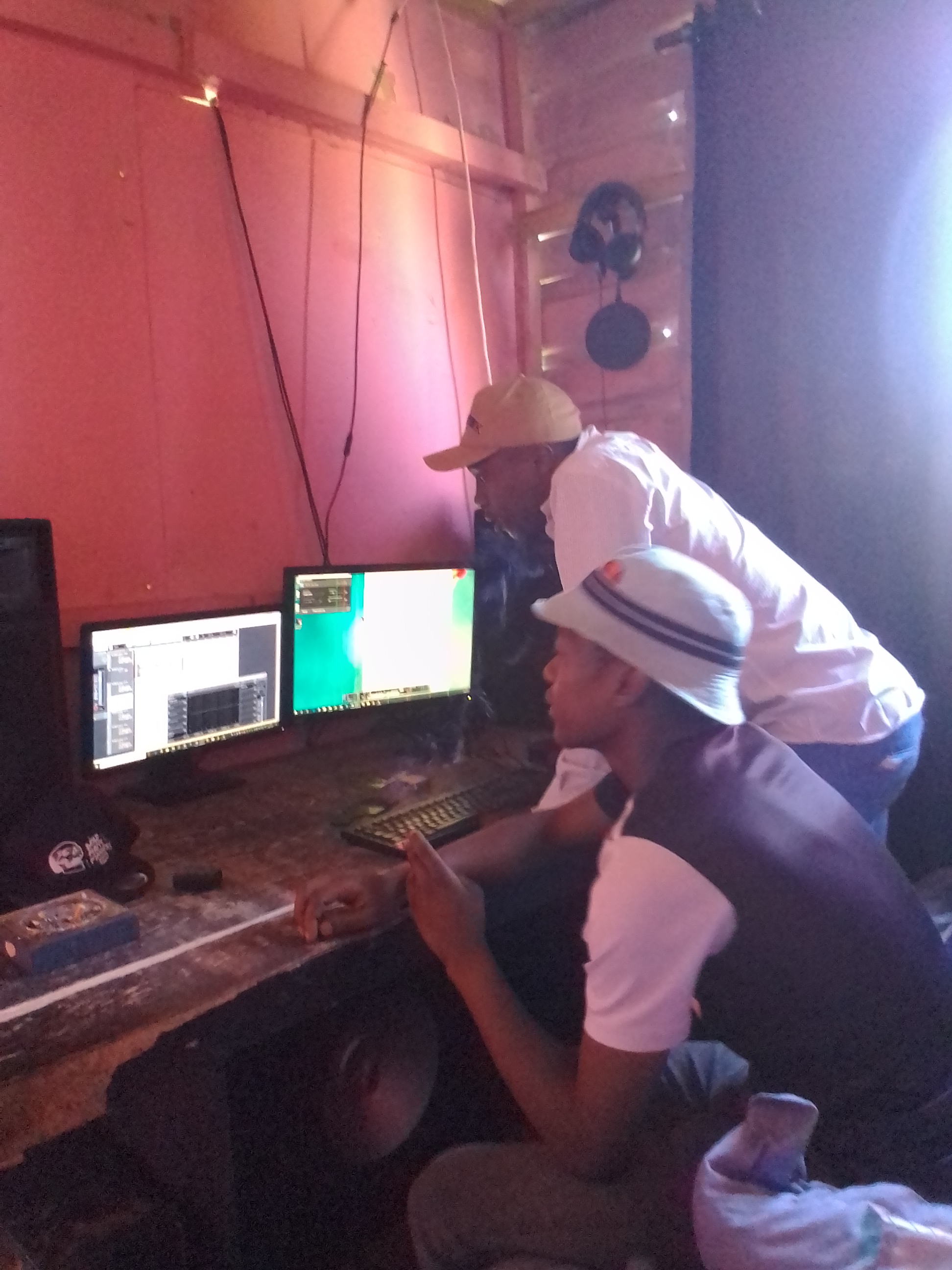 Nakanjanii KiinG ft Mr key m - Zekethe Featuring SpiLLaR Loh& Fabiis