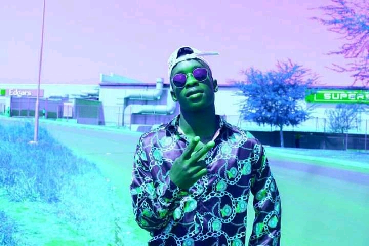 Vusco Trio SA - THICHANI FUNA MP3 Featuring Bulldog
