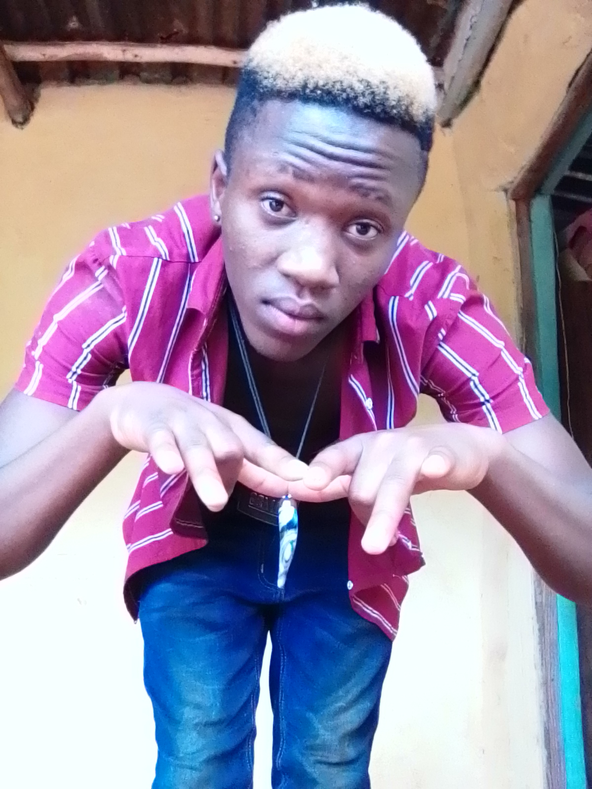 Lloyd bee sukil'indaba - Shampain shower Featuring Sollar hood Gang
