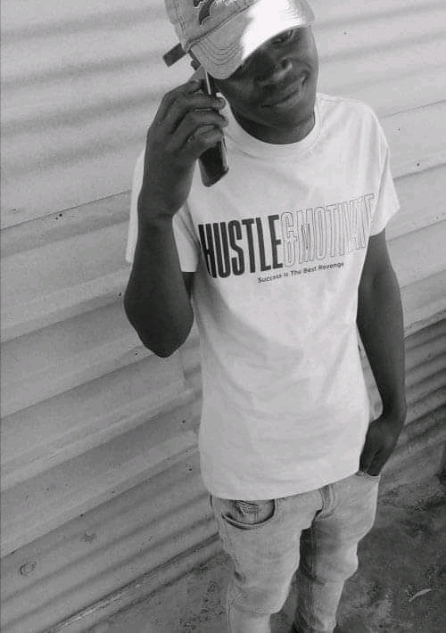 Eylla - On my cellphone