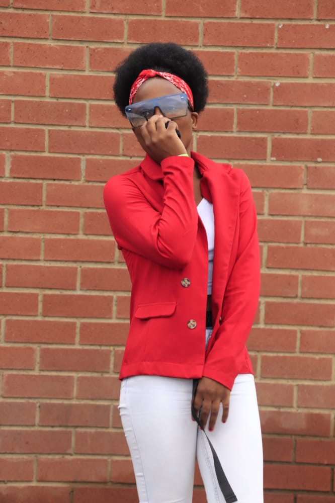 Queen Zeeh - Hlala Nami Featuring Mgaselah & Red P