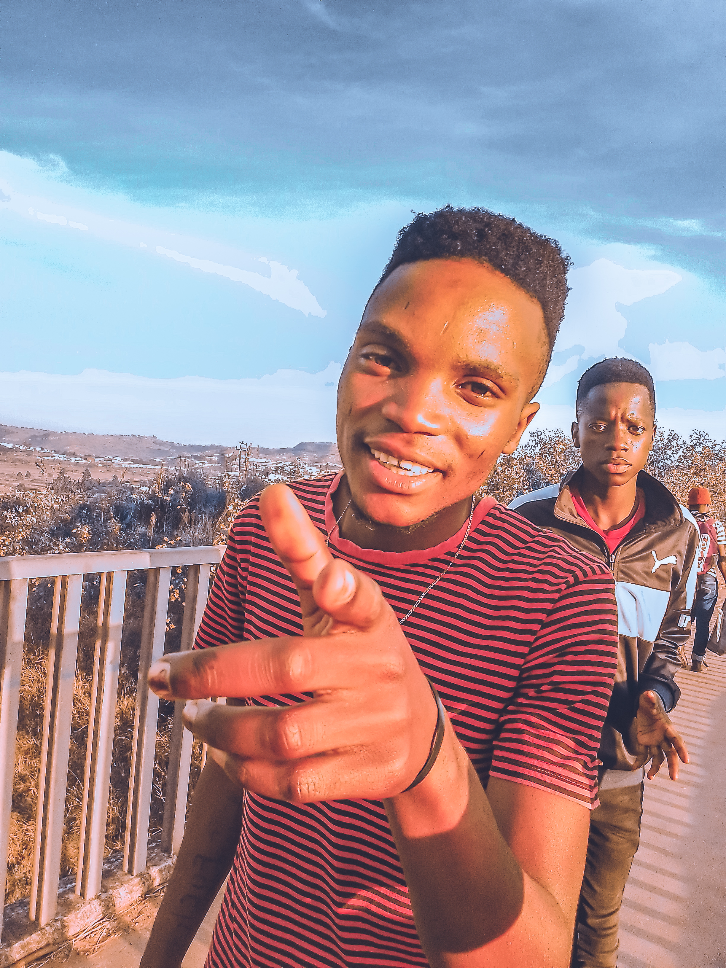 Anvaar - Zoya kombona Featuring Bafana and tale