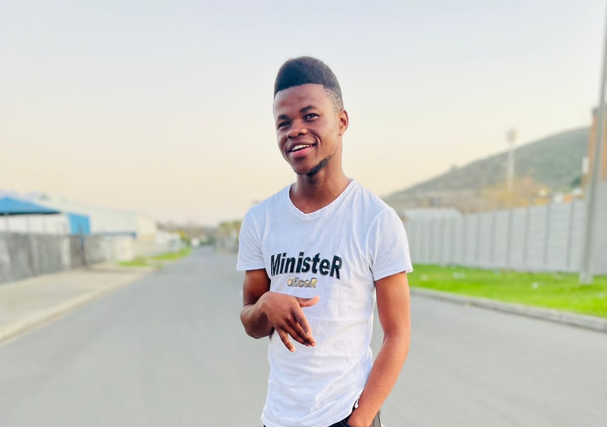 uThando Lwam - ministeR officeR Featuring [leeyor]