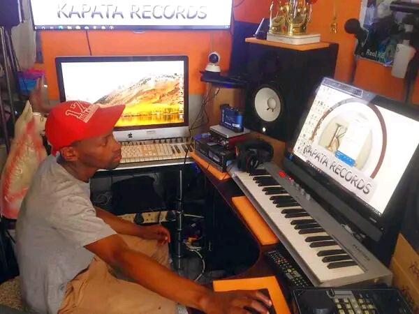 CSE Fam - UTHANDO LUPHELILE :   By SamKwaito Featuring (Nyamzo X Ignition Hills)_Prod