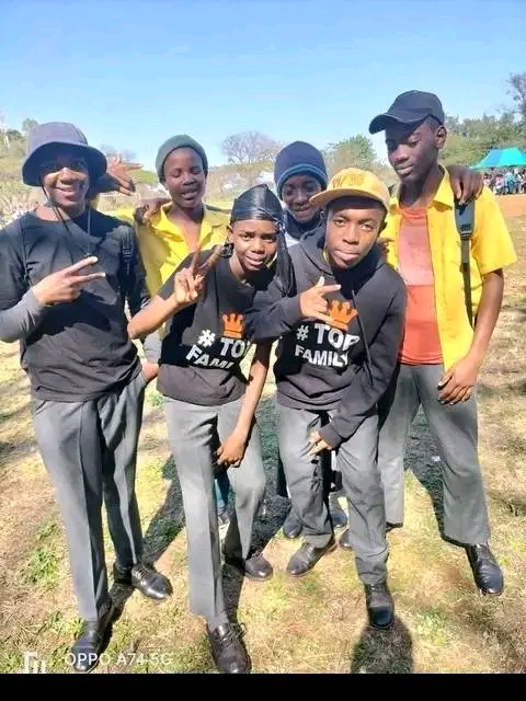 Top family (kayfix x htrezah x chilibite x masaczo - Ndi khou flowa mp3