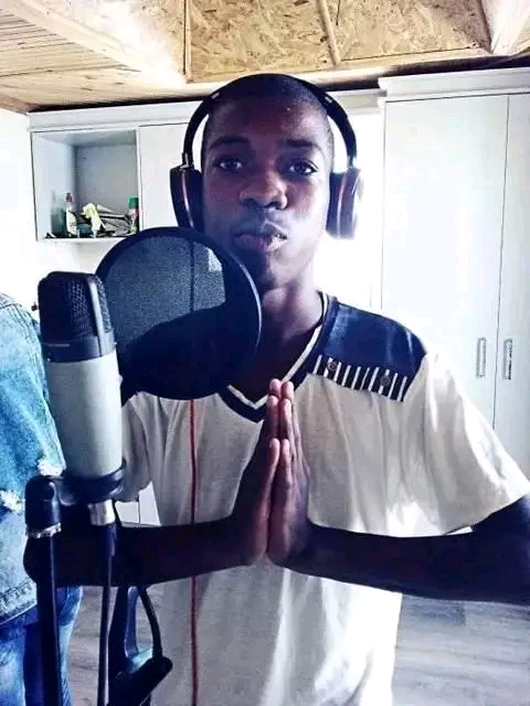 AzzY - TuMi [Prod by Ronnie]