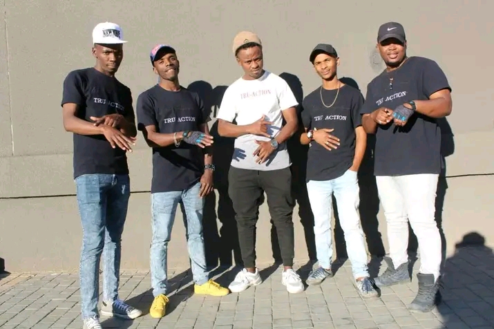 TRU ACTION SA - Abangenamandla Featuring No