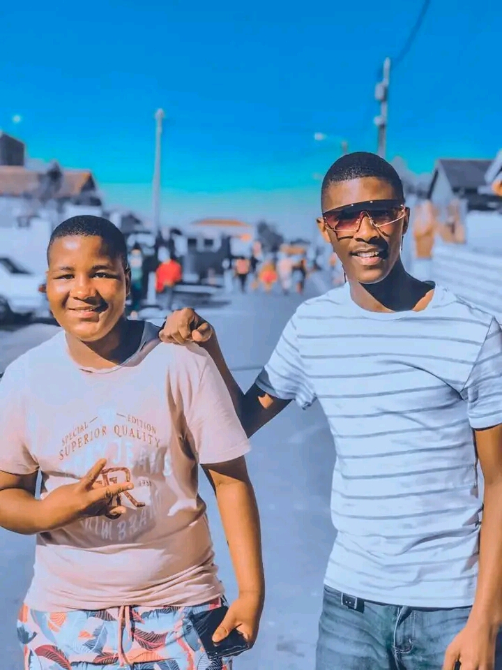 Ayas Aymusiq - Uyasangana Featuring Kgosi&Option Za