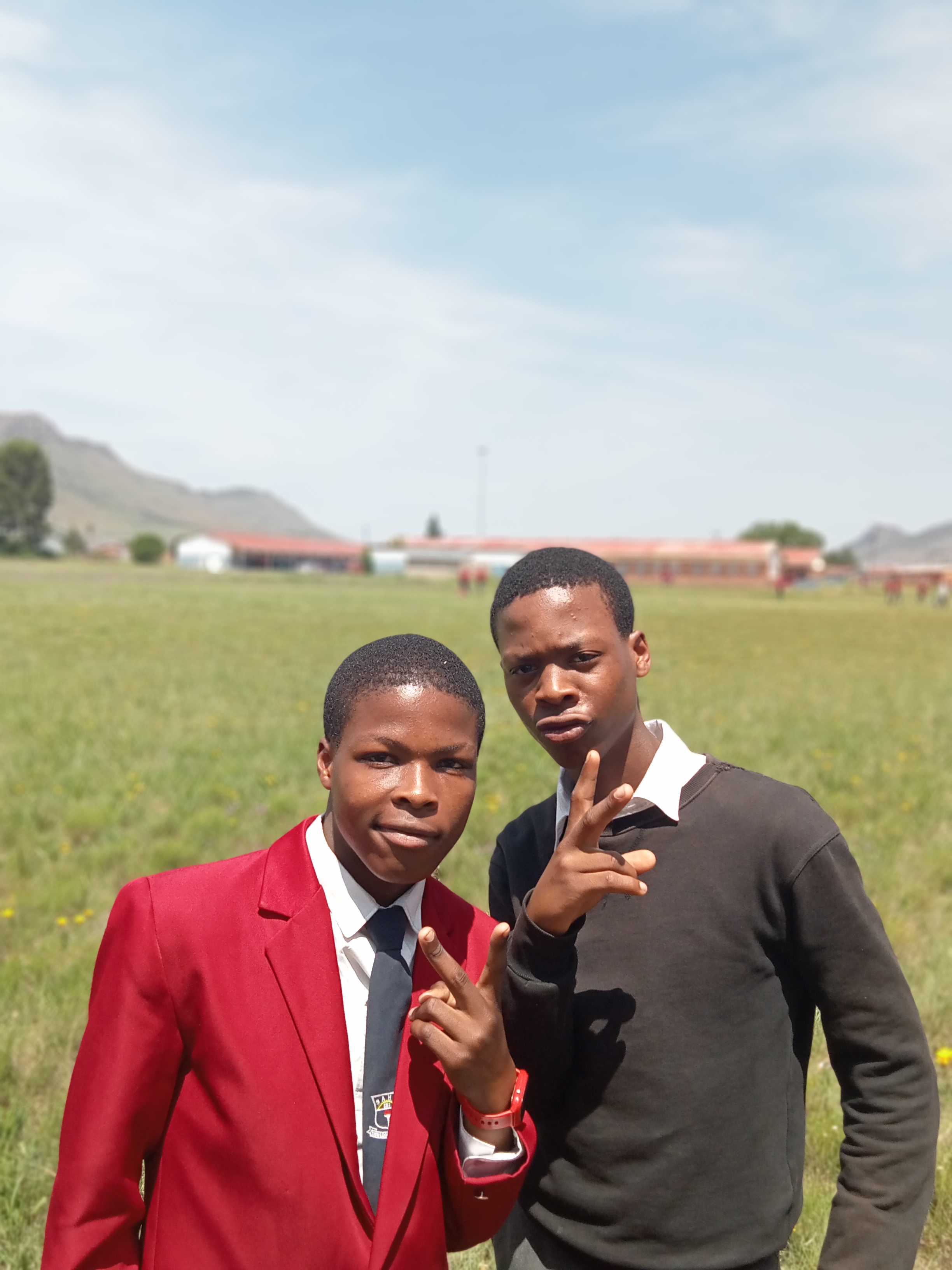 TheeRealGang - Ek'se Molweni Featuring TheeRealGang