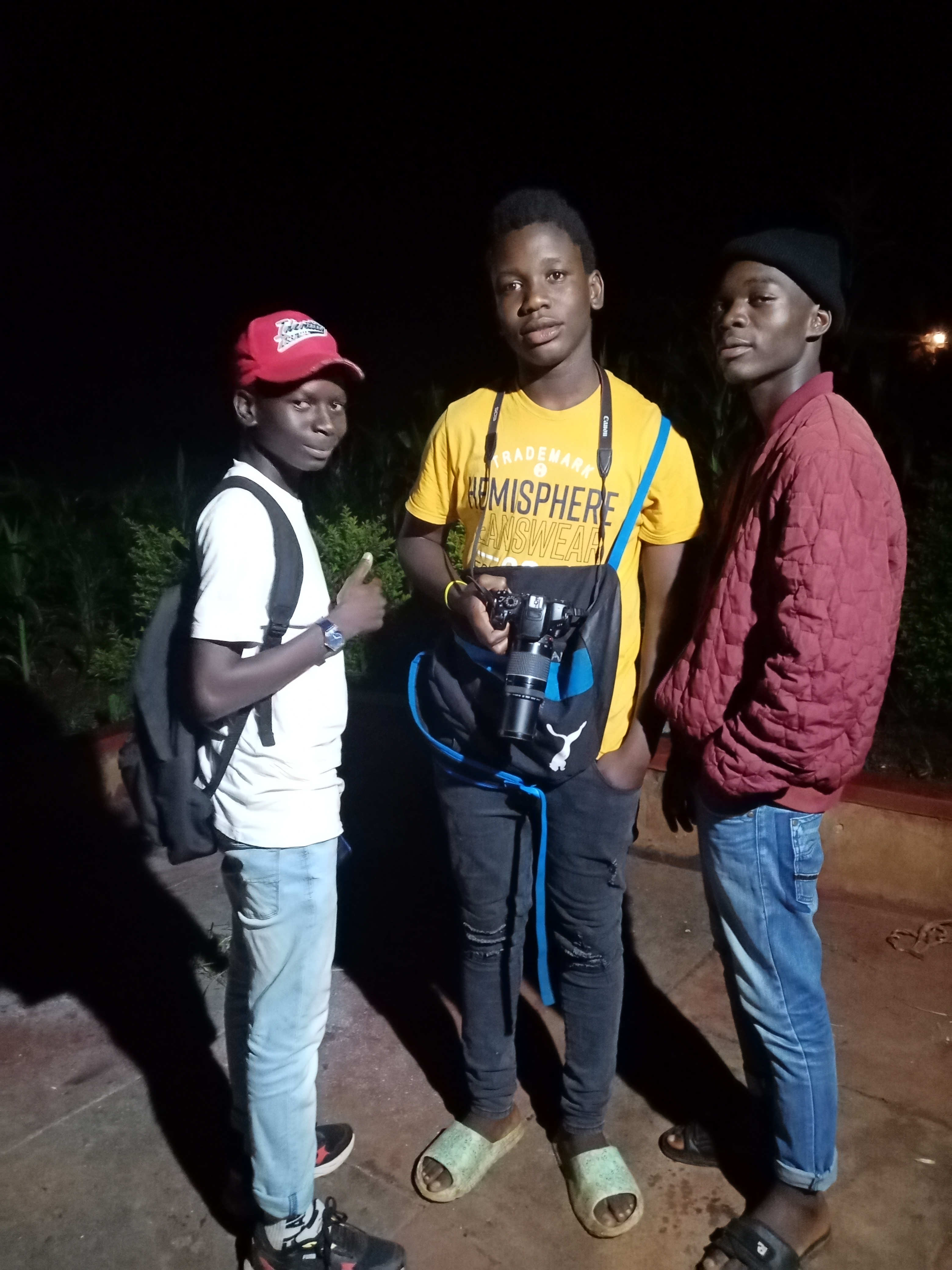 Zheety Bee - IYA SUVHELELA MP3 Featuring Trsa x danger & Ftee