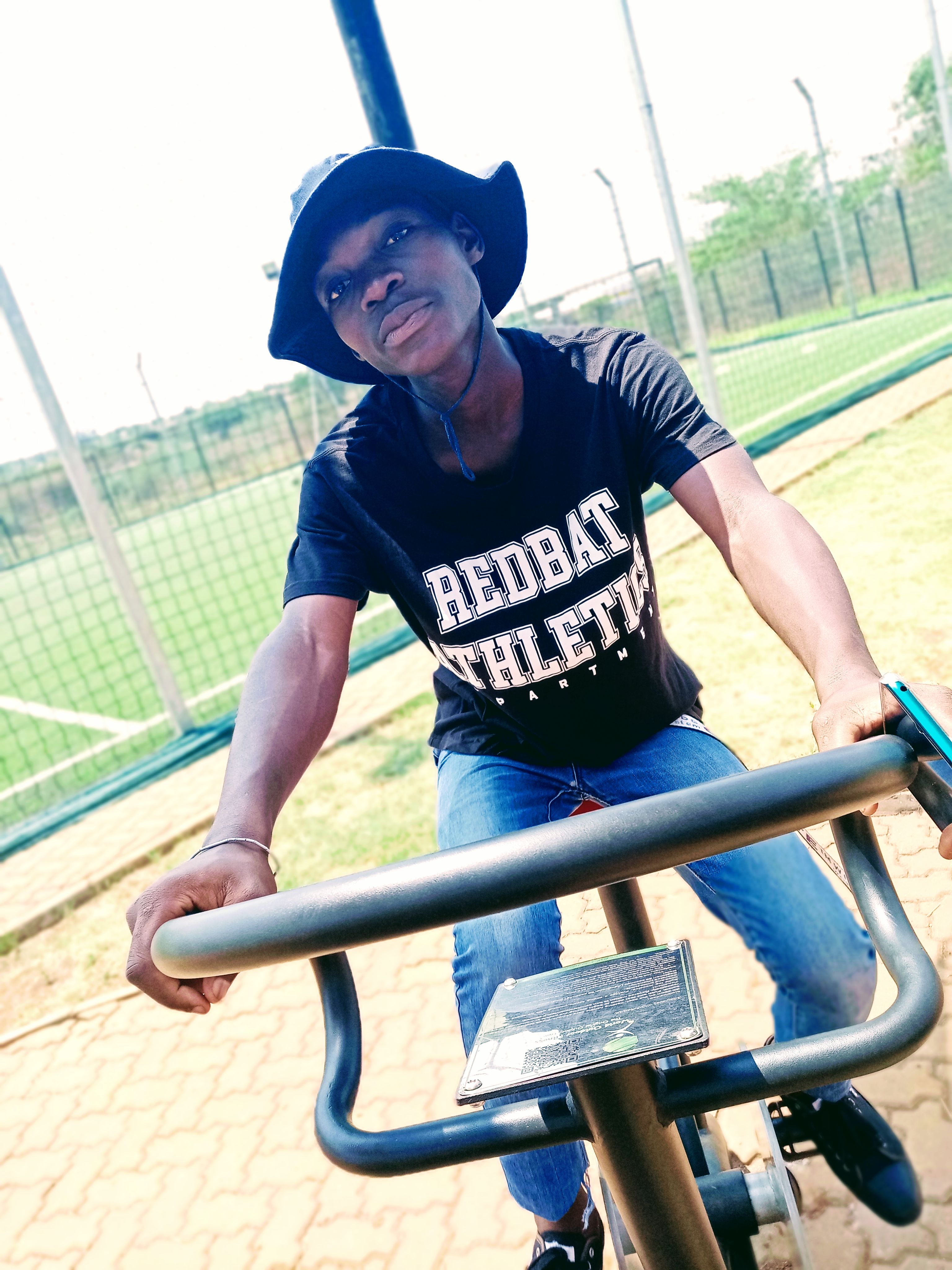 Zheety Bee - Mavharivhari mp3 Featuring Ca2 & Mr nweli