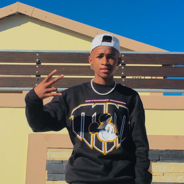 OuhBee - Toxic Love (Prod At Blvck H.P) Featuring Lyrix OG Mwk