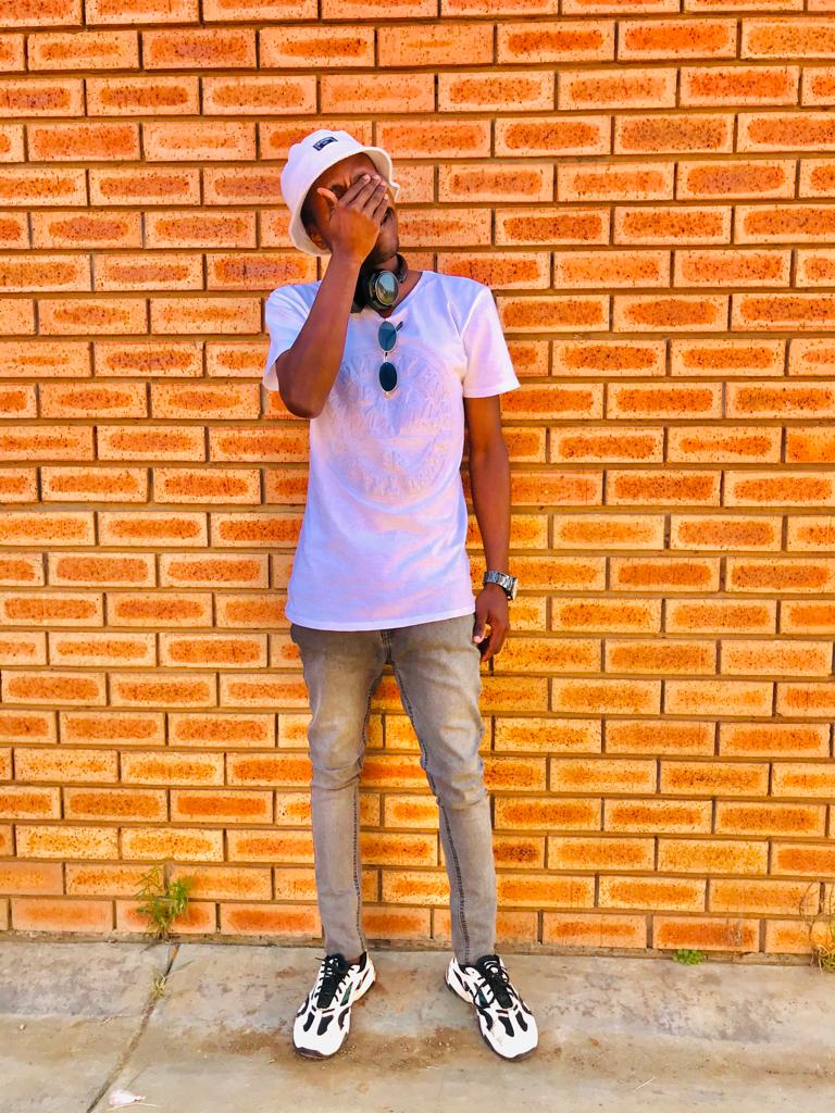 King khathaza Rsa - Umokhelo Featuring KinginnoSA