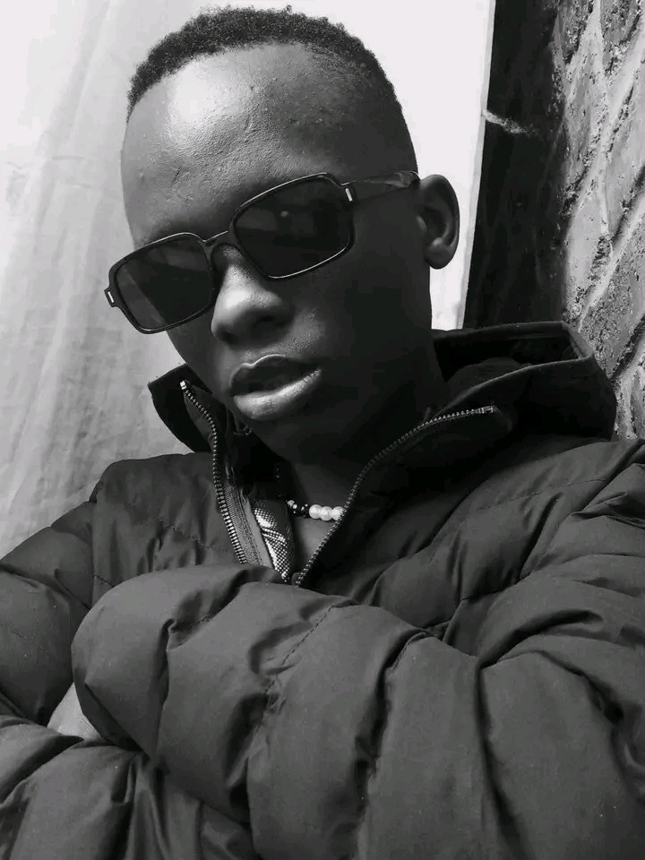 LemogileZA Music - NkosiYebhuto /KING Featuring Xolwa Stallion