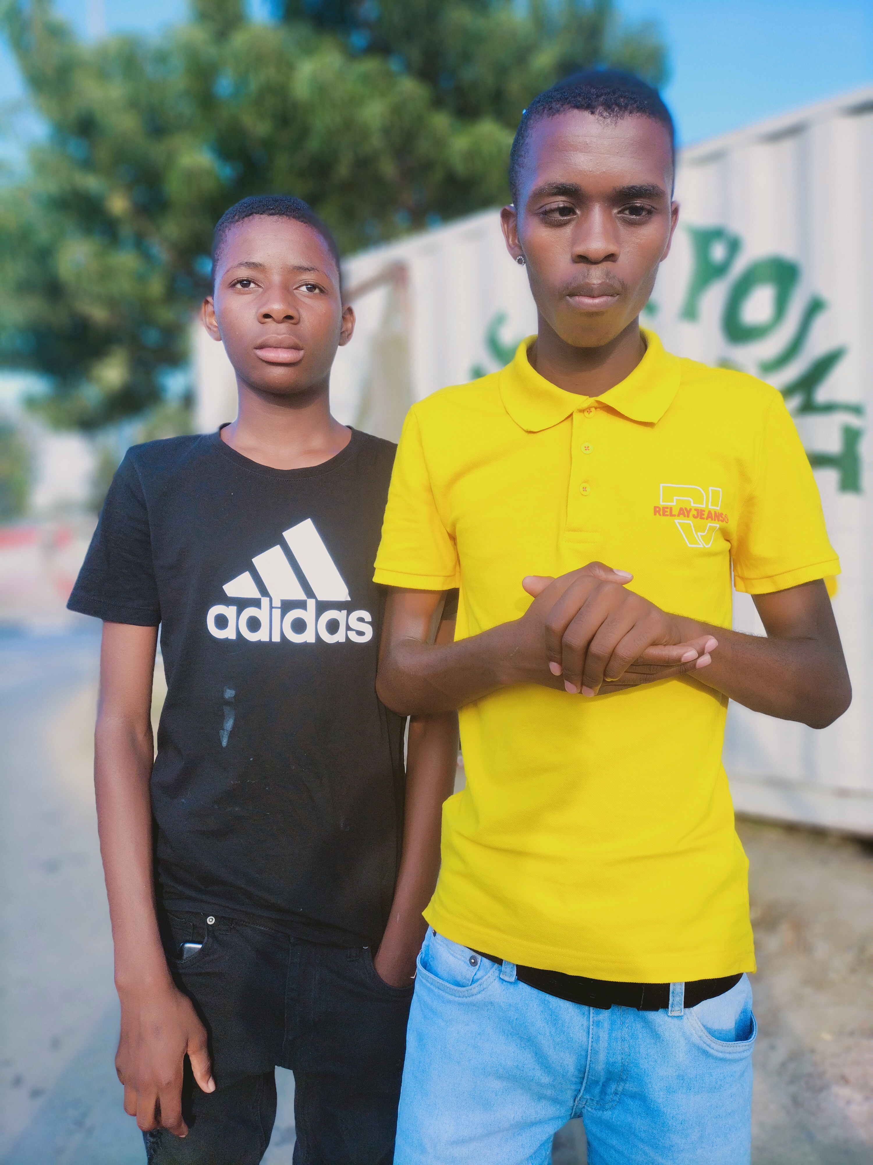 Flow_t - No cap Featuring Av