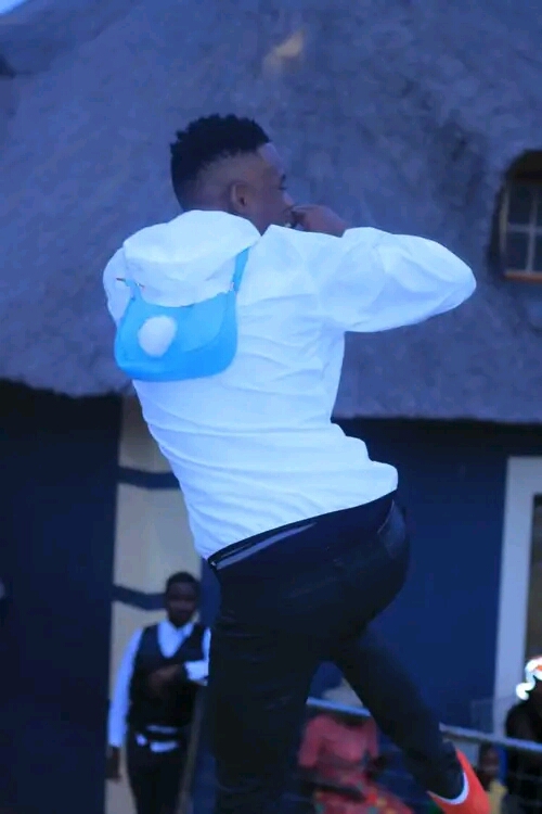 Renzovation - CHIVHUNU MUYANI Featuring (Sbunda)