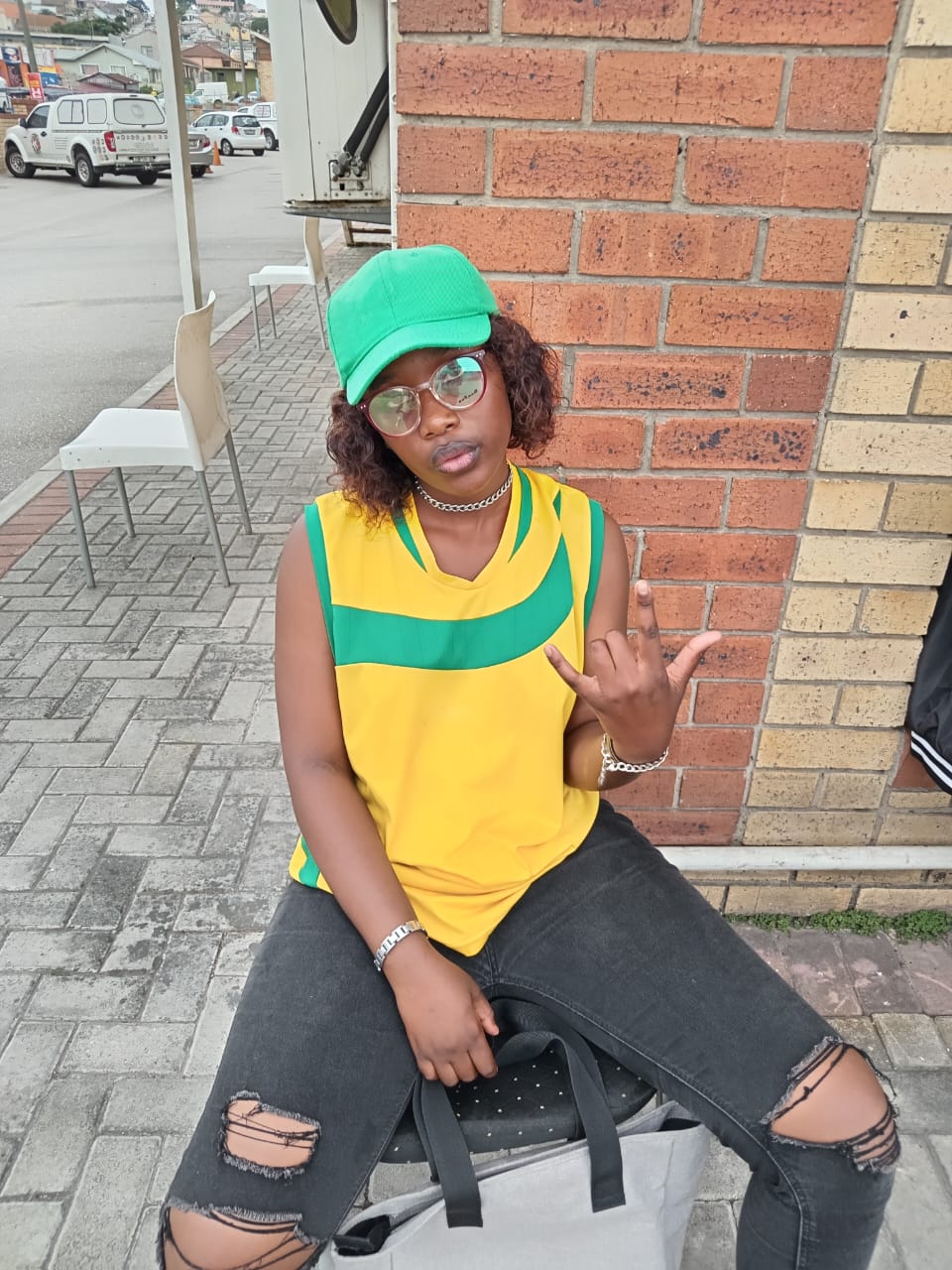 Leezy bhuda Idyani - Uzogcwala nge gcuza Featuring Pelepele