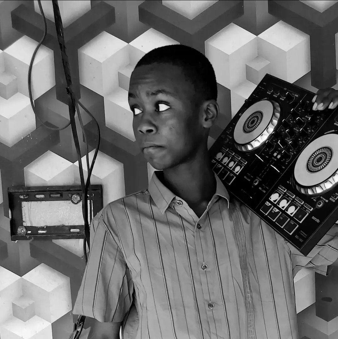 DJ SX - Throwback old school vibe mixtape Featuring Faze. africa China. Chake.