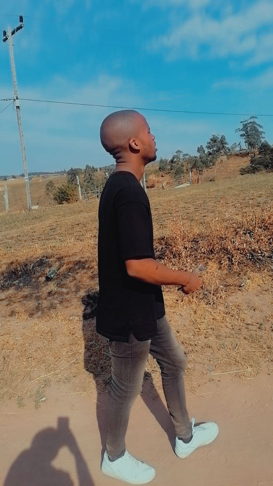 Umthunzi Omnyama - Ngiphelezele album artwork
