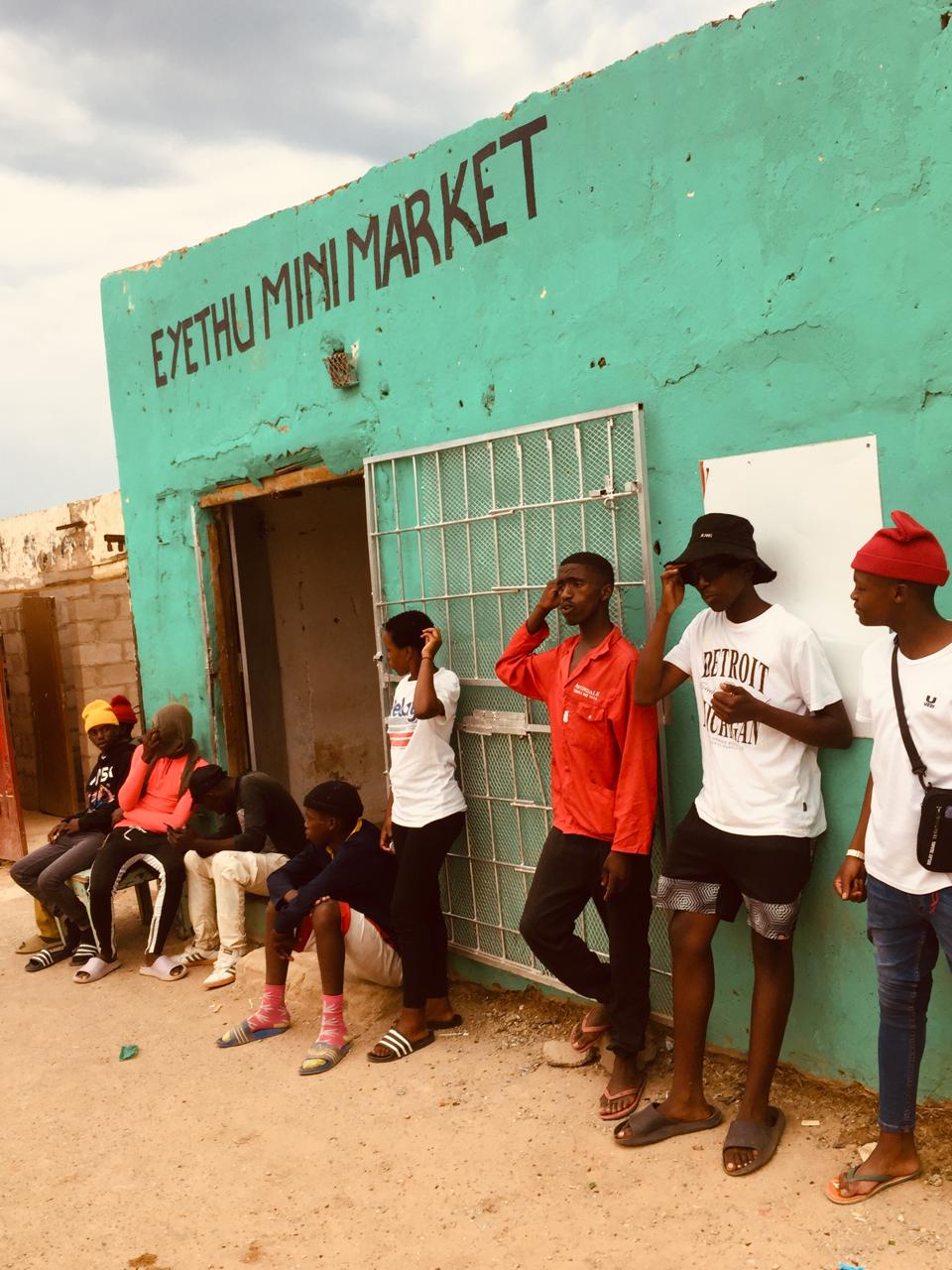 black entertainment - Combo way Featuring None