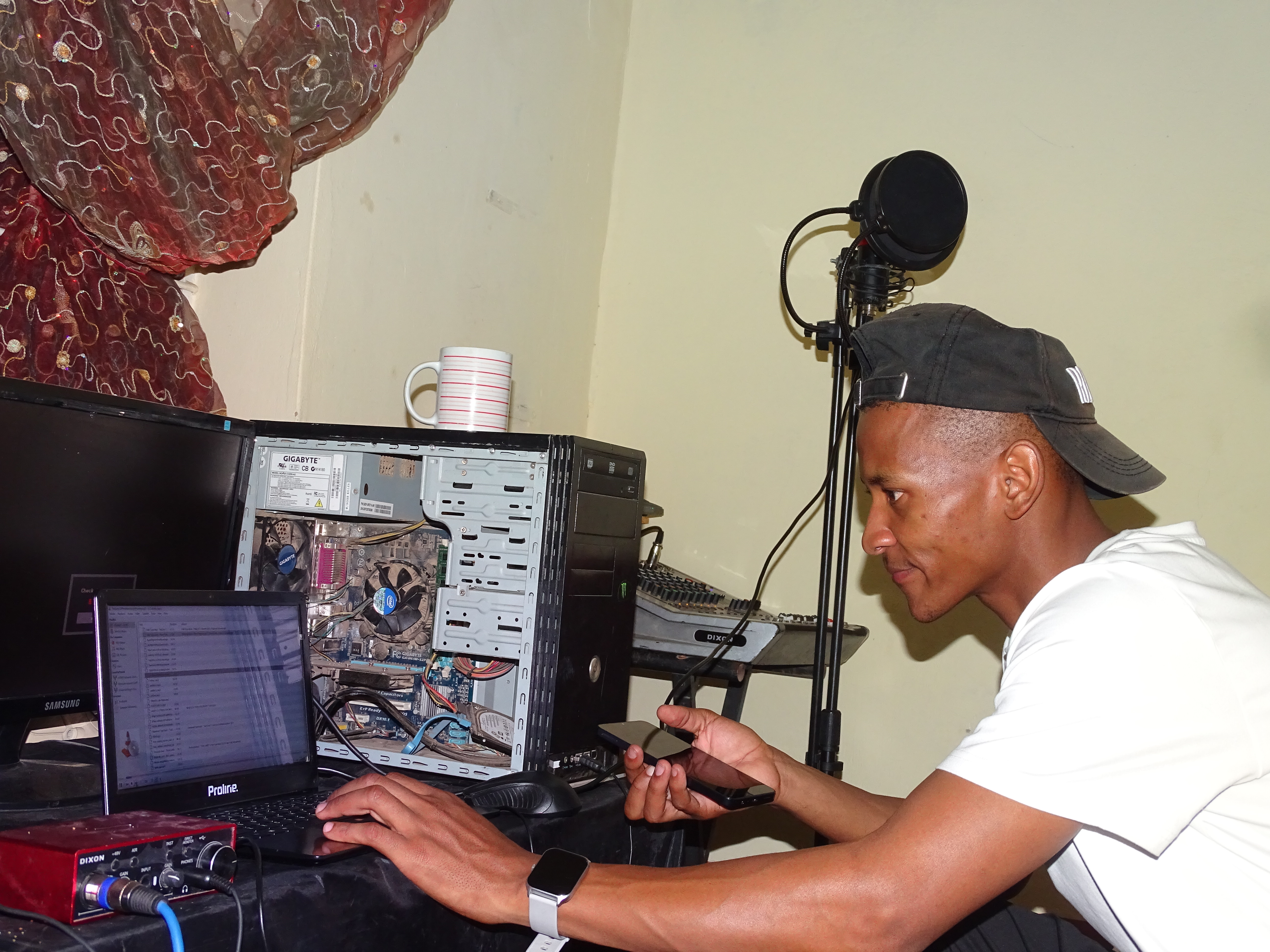 Nora De Gintsa - Umdlalo Featuring Wally & Ego-Man album artwork